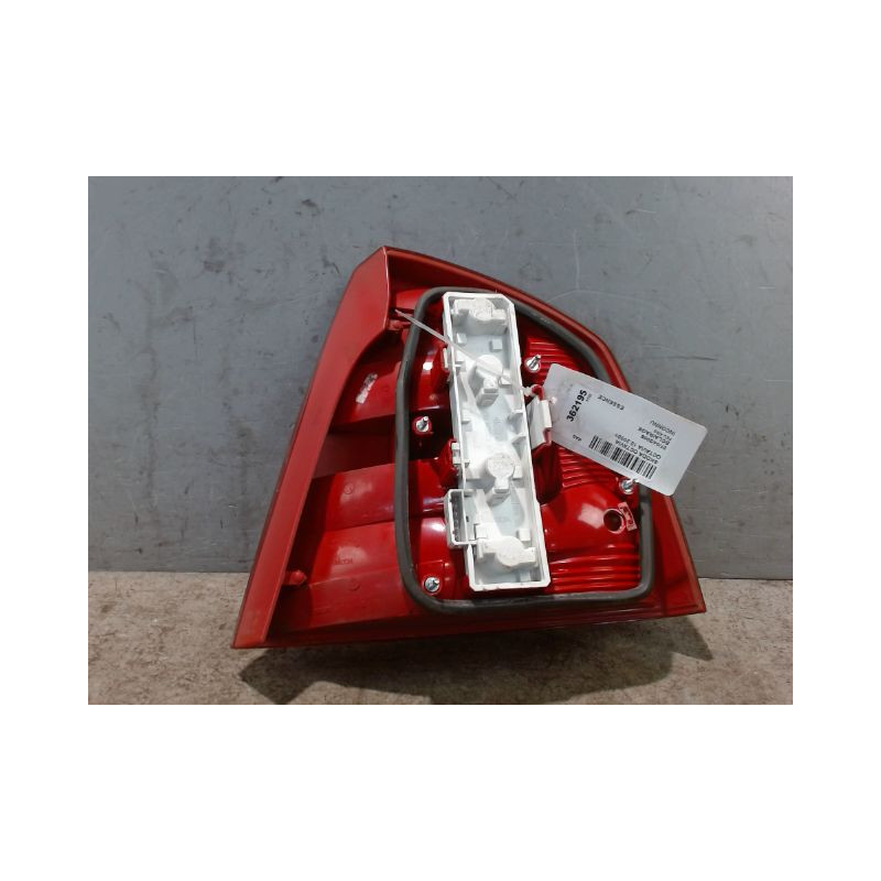 FEU ARRIERE GAUCHE  SKODA OCTAVIA 2000-