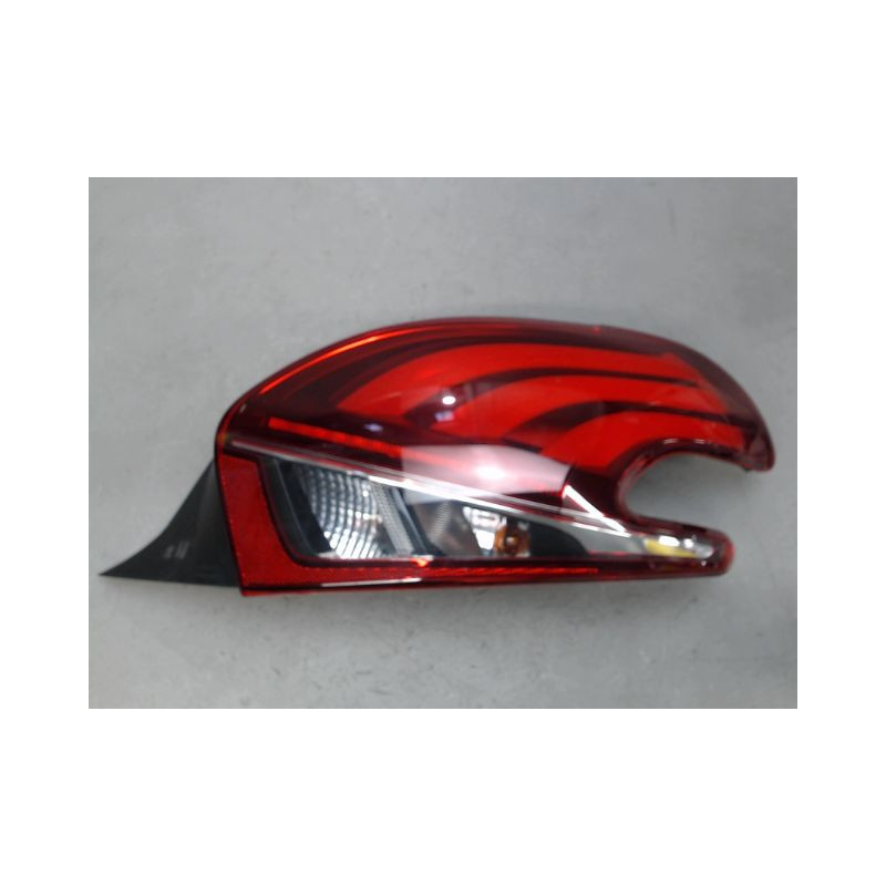 FEU ARRIERE DROIT PEUGEOT 208