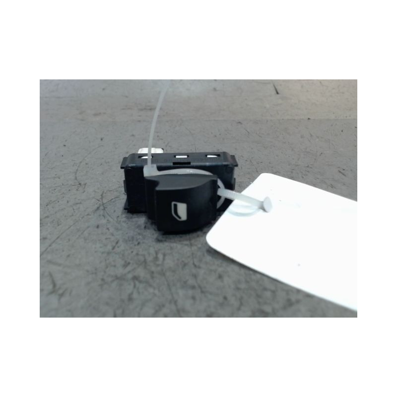 COMMANDE LEVE-GLACE PORTE AVD PEUGEOT 3008