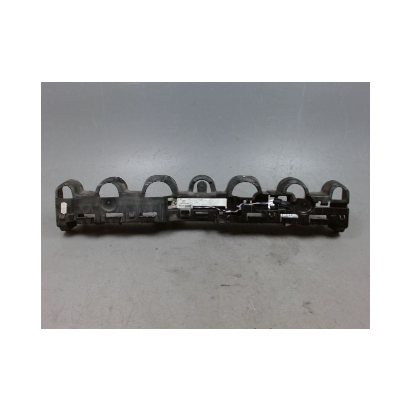 SUPPORT CENTRAL PARE-CHOC ARRIERE  RENAULT CLIO IV 2012-