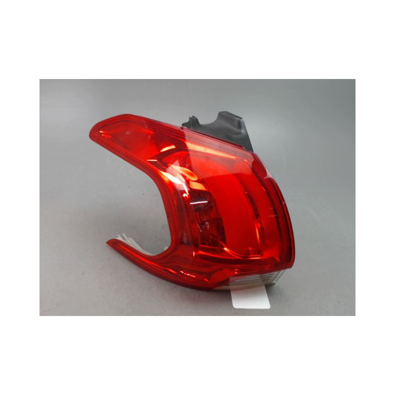 FEU ARRIERE GAUCHE  PEUGEOT 2008 Phase 1 2013-...