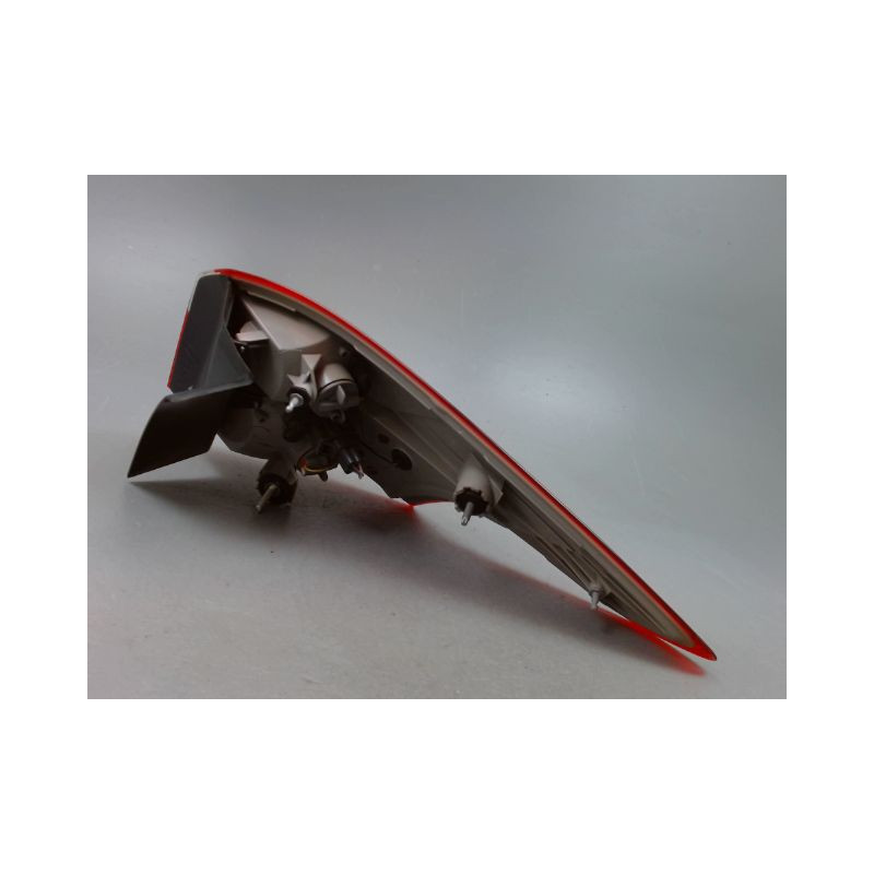 FEU ARRIERE GAUCHE  FORD FOCUS BREAK 2005-