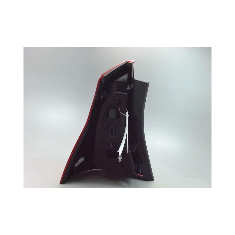FEU ARRIERE DROIT DACIA SANDERO I 2008-2012