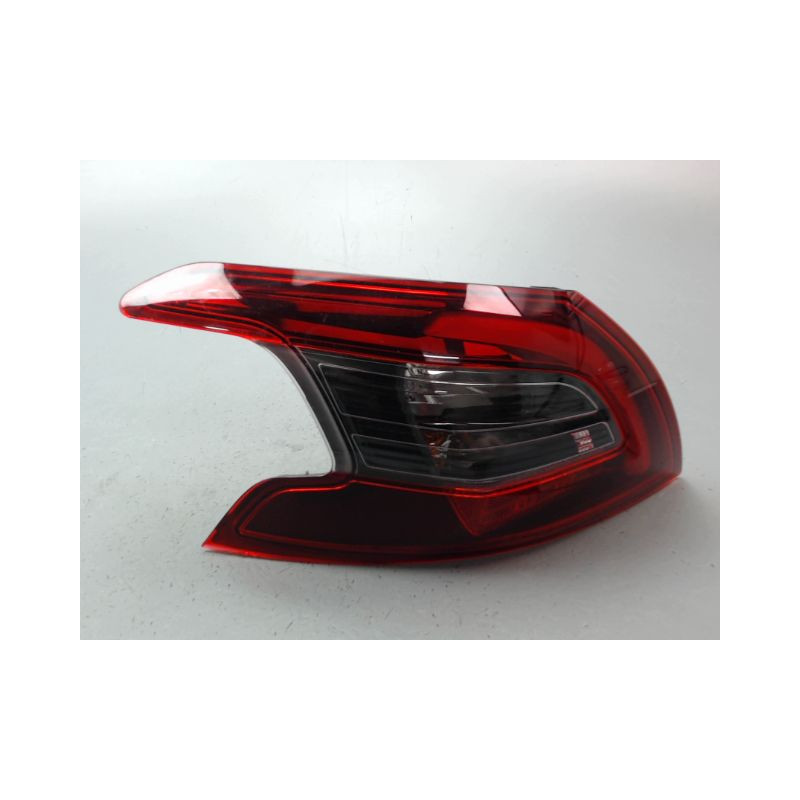 FEU ARRIERE GAUCHE  PEUGEOT 308 2011-