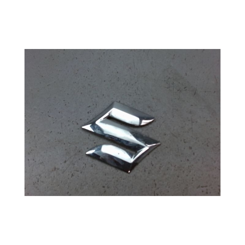SIGLE CALANDRE SUZUKI SPLASH 2008-2012