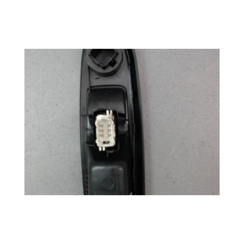 COMMANDE LEVE-GLACE PORTE AVD RENAULT CLIO II CAMPUS 06-