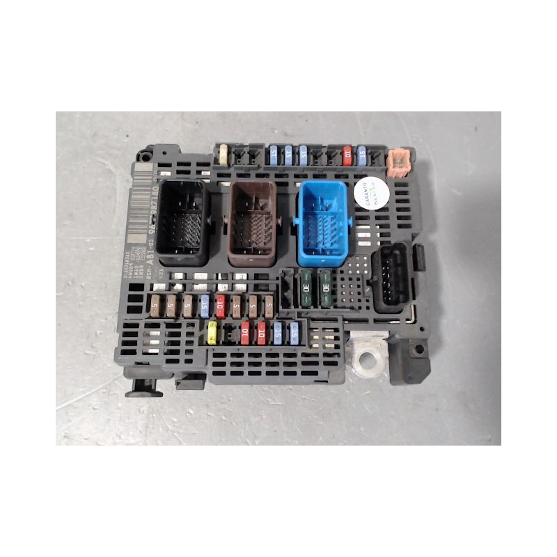 BOITE A FUSIBLES CITROEN C4