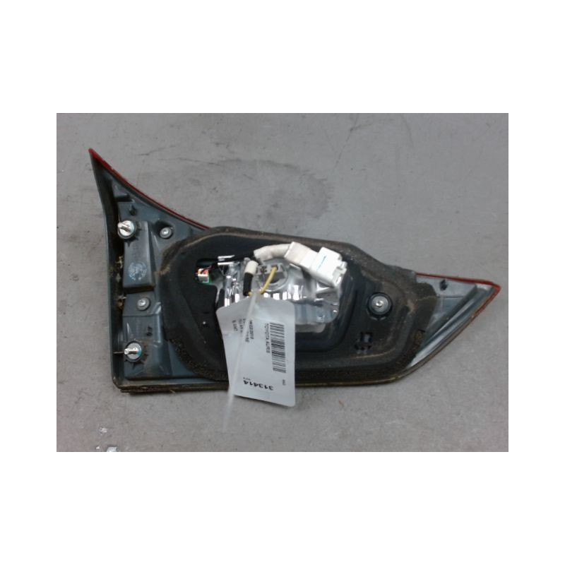 FEU ARRIERE INTERIEUR DROIT TOYOTA AURIS