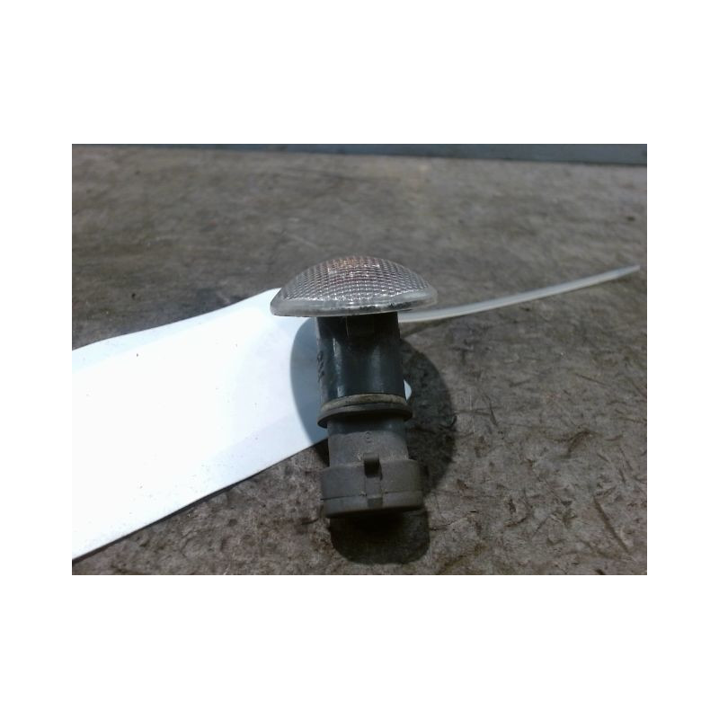 REPETITEUR AILE GAUCHE OPEL CORSA 03-06