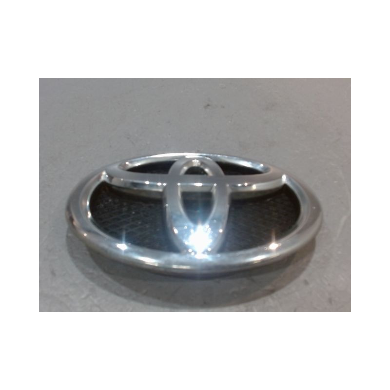 SIGLE CALANDRE TOYOTA YARIS