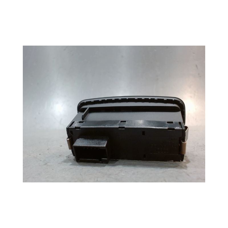 BOUTON DE WARNING AUDI A1