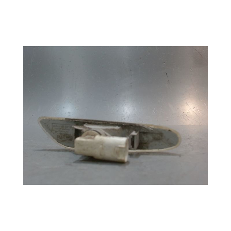 REPETITEUR AILE DROIT B.M.W. SERIE 3