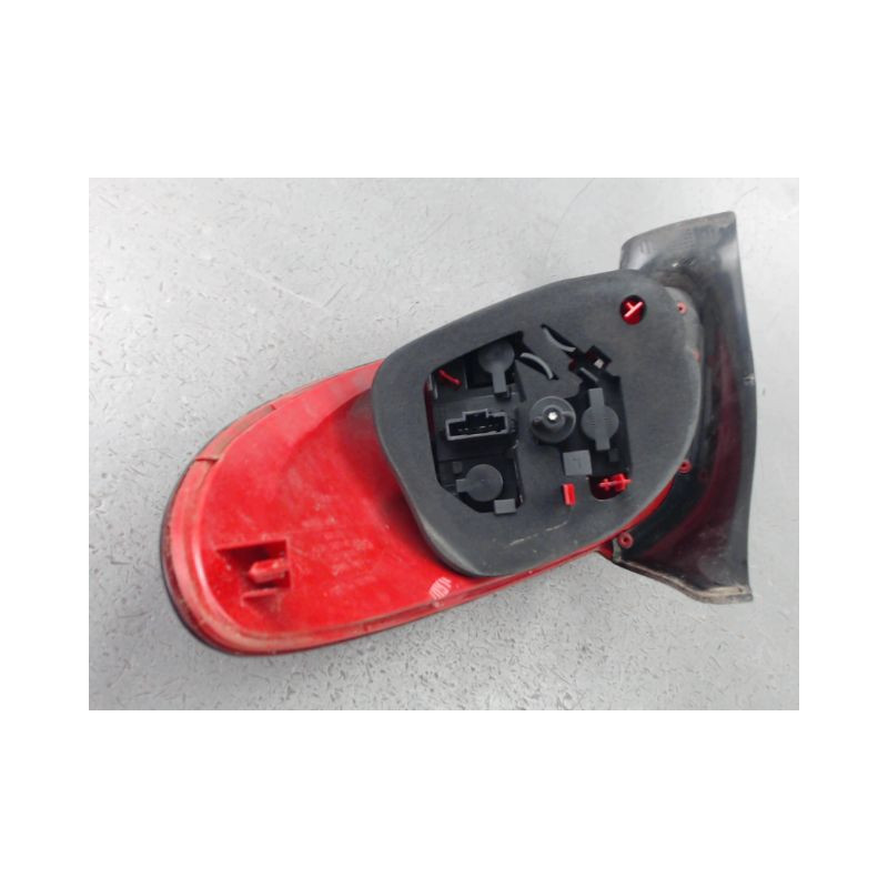 FEU ARRIERE GAUCHE  PEUGEOT 206