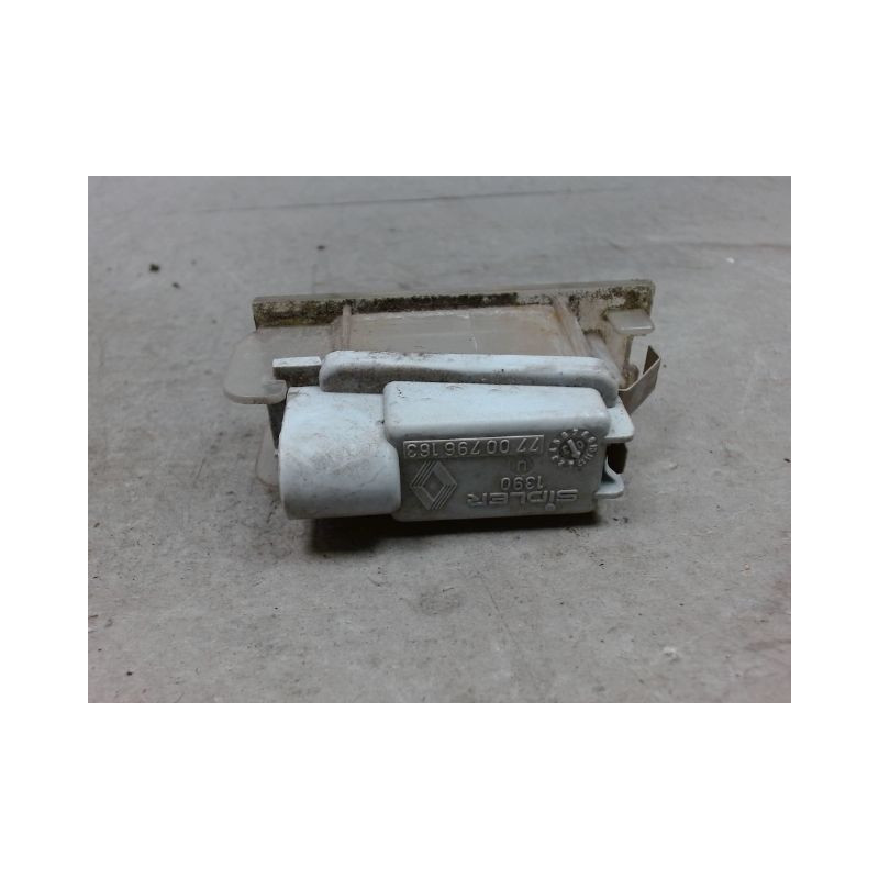 ECLAIREUR PLAQUE DE POLICE RENAULT MEGANE II PH1 02-05