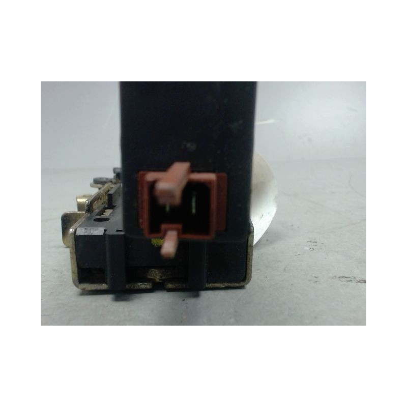 SYSTEME CONDAMNATION AVANT DROIT CITROEN SAXO 99-