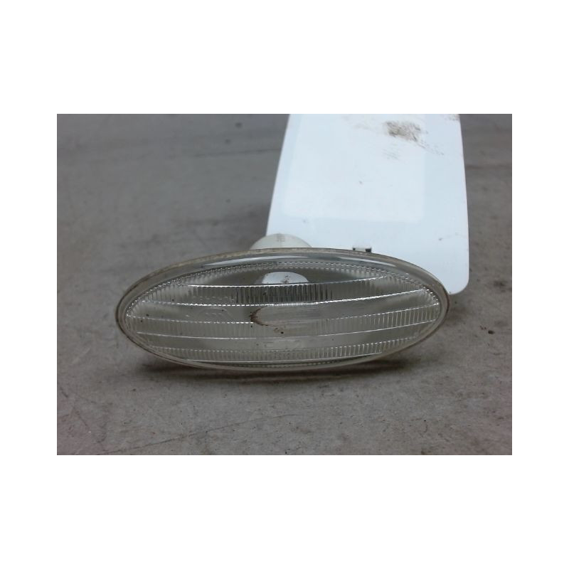 REPETITEUR AILE DROIT NISSAN MICRA