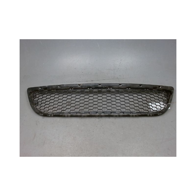 GRILLE PARE-CHOC AVANT DACIA LOGAN 4 P 05-08