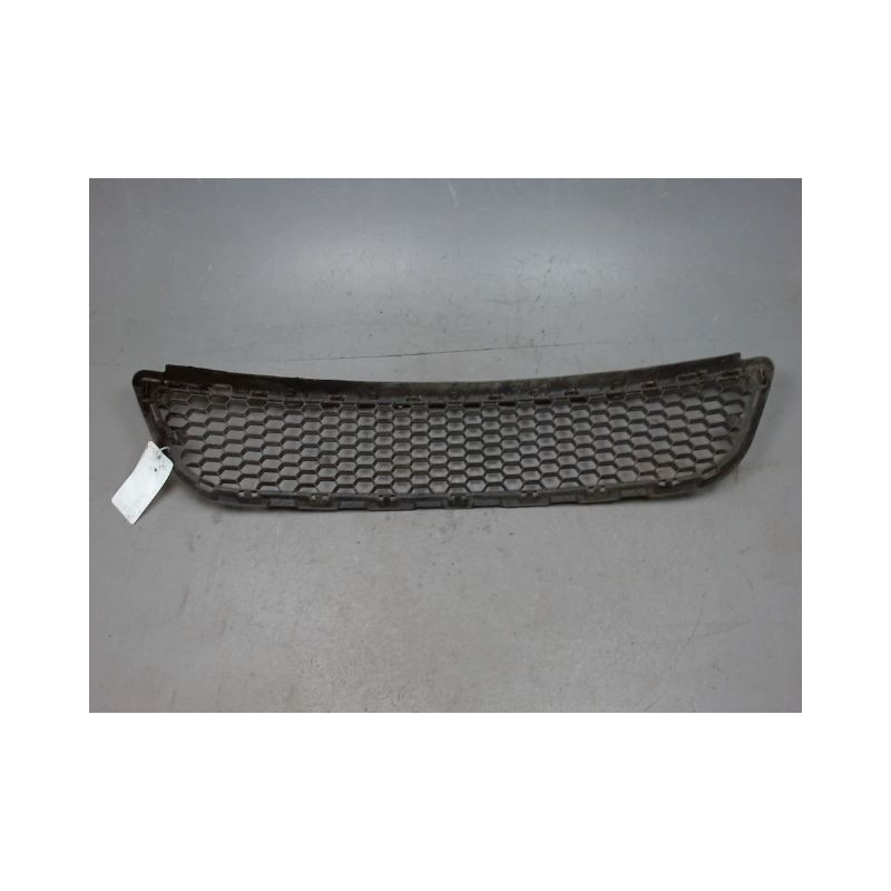 GRILLE PARE-CHOC AVANT DACIA LOGAN 4 P 05-08