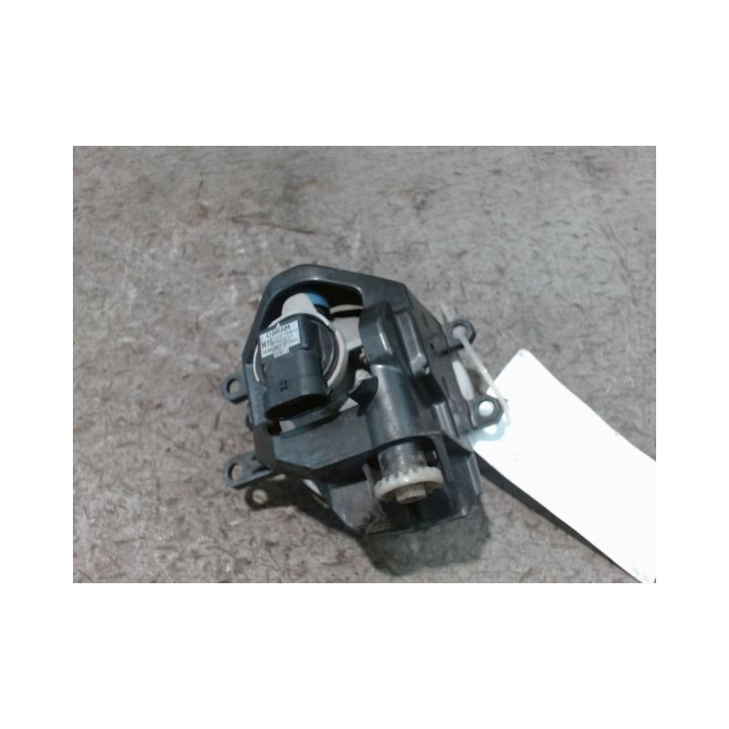 PHARE ANTIBROUILLARD AVANT GAUCHE TOYOTA RAV4 2006