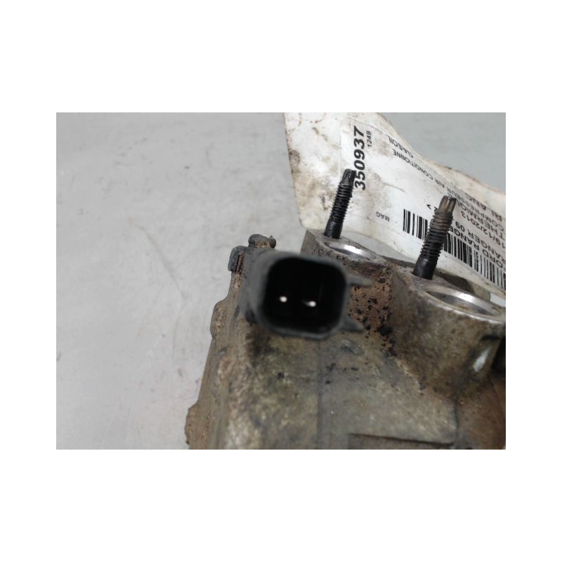COMPRESSEUR AIR CONDITIONNE FORD RANGER 2002 -