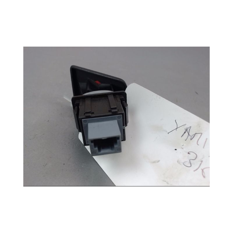 BOUTON DE WARNING TOYOTA YARIS II Phase 2 2009-2011
