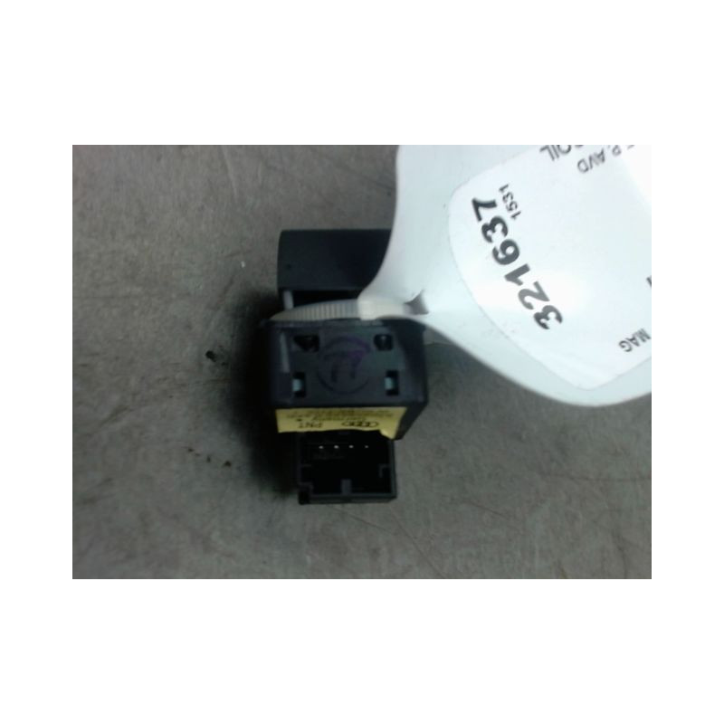 COMMANDE LEVE-GLACE PORTE AVD AUDI A3