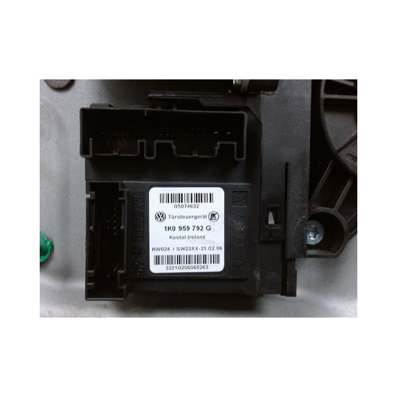MECANISME+MOTEUR LEVE-GLACE AVANT DROIT VOLKSWAGEN CADDY COMBI 2004-