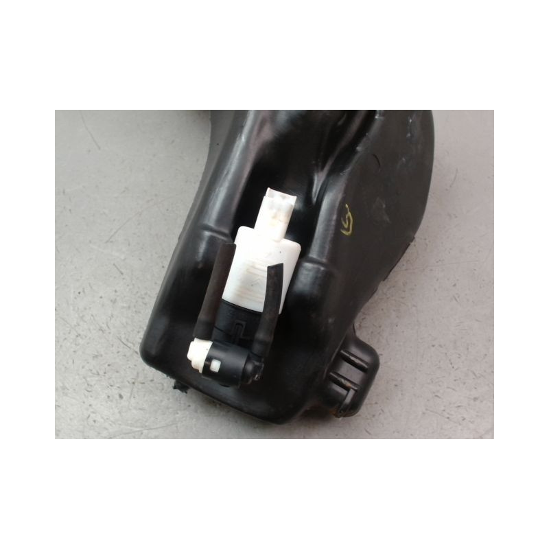 RESERVOIR LAVE-GLACE AVANT CITROEN C4