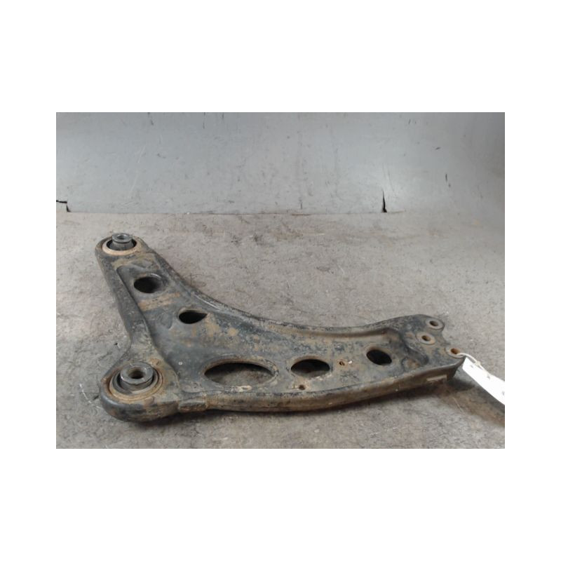 TRIANGLE INFERIEUR AVANT DROIT RENAULT TRAFIC