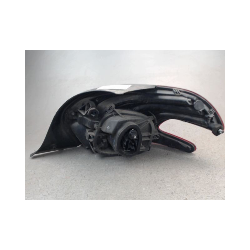 FEU ARRIERE GAUCHE  PEUGEOT 208