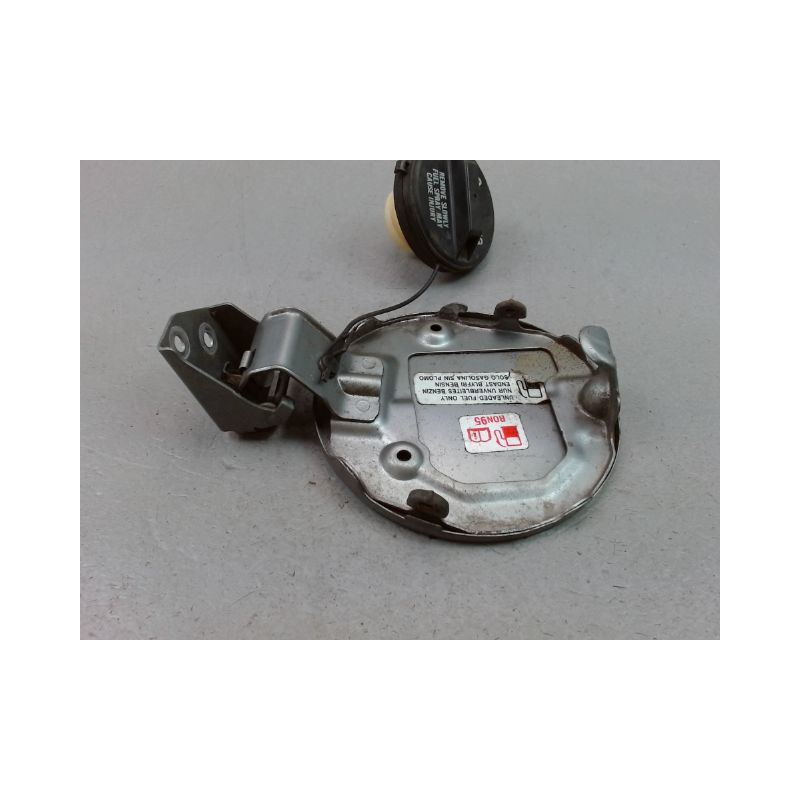 VOLET DE TRAPPE CARBURANT SUZUKI SWIFT III 2005-2011