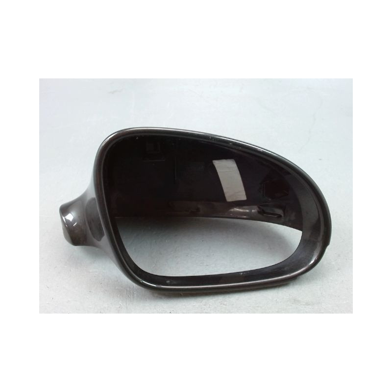 CARENAGE RETROVISEUR EXTERIEUR DROIT VOLKSWAGEN PASSAT SW 2005-