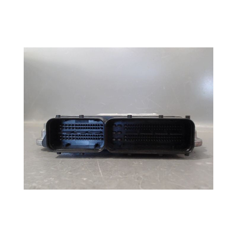 CALCULATEUR MOTEUR VOLKSWAGEN SHARAN