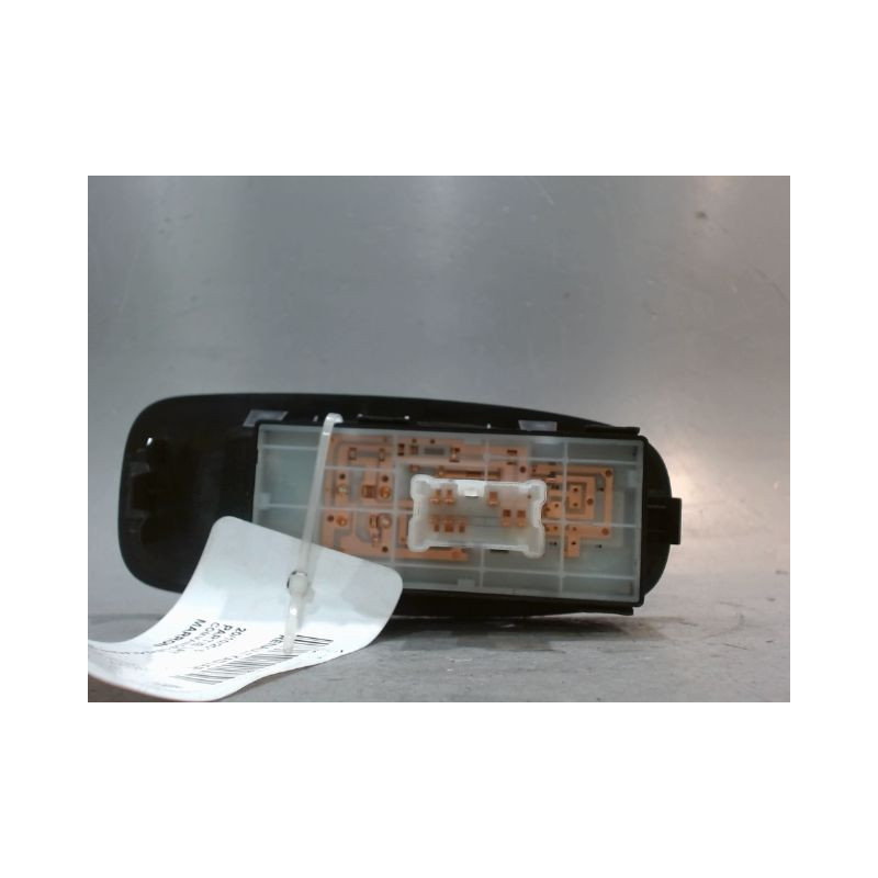COMMANDE LEVE-GLACE PORTE AVD RENAULT KADJAR