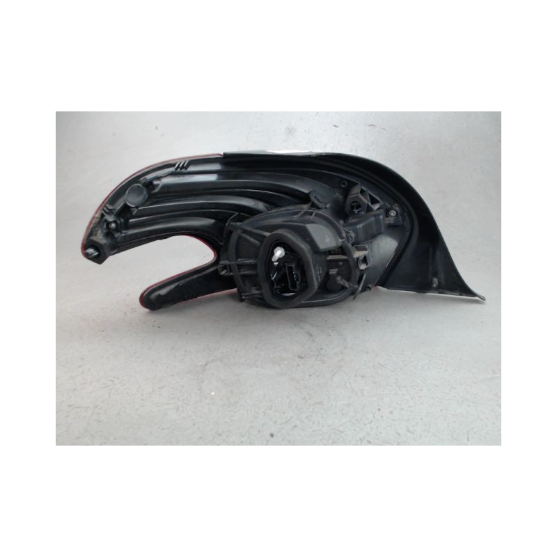 FEU ARRIERE DROIT PEUGEOT 208