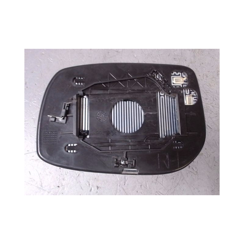 GLACE RETROVISEUR EXT D TOYOTA AVENSIS