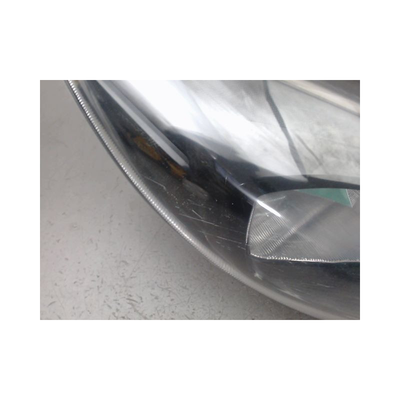PHARE DROIT FORD FOCUS