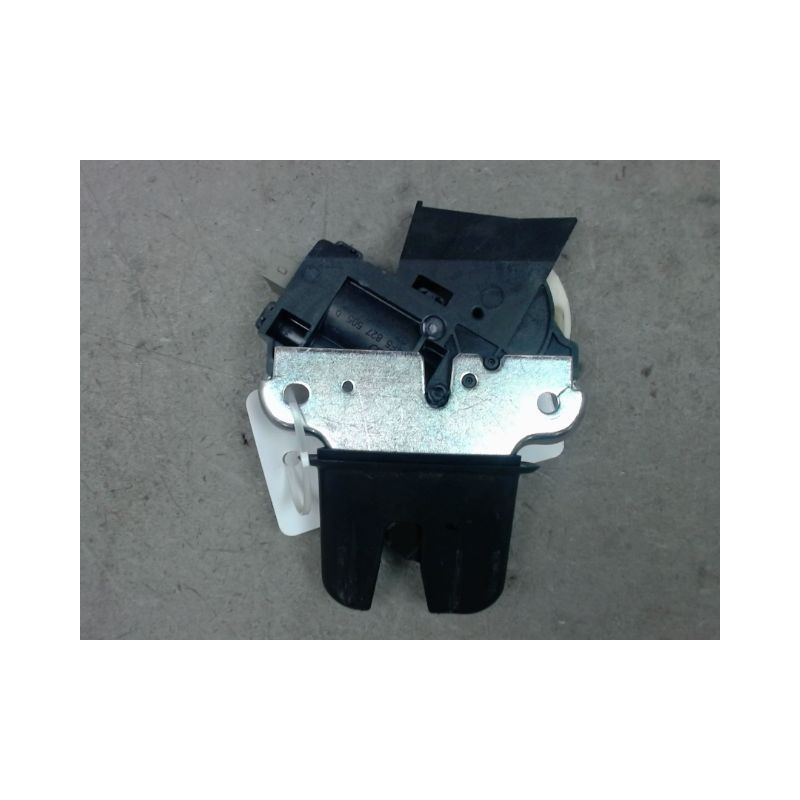 SERRURE COFFRE ARRIERE AUDI A4 2004-