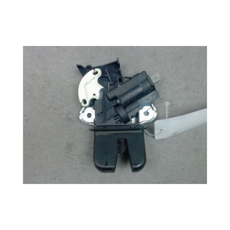 SERRURE COFFRE ARRIERE AUDI A4 2004-