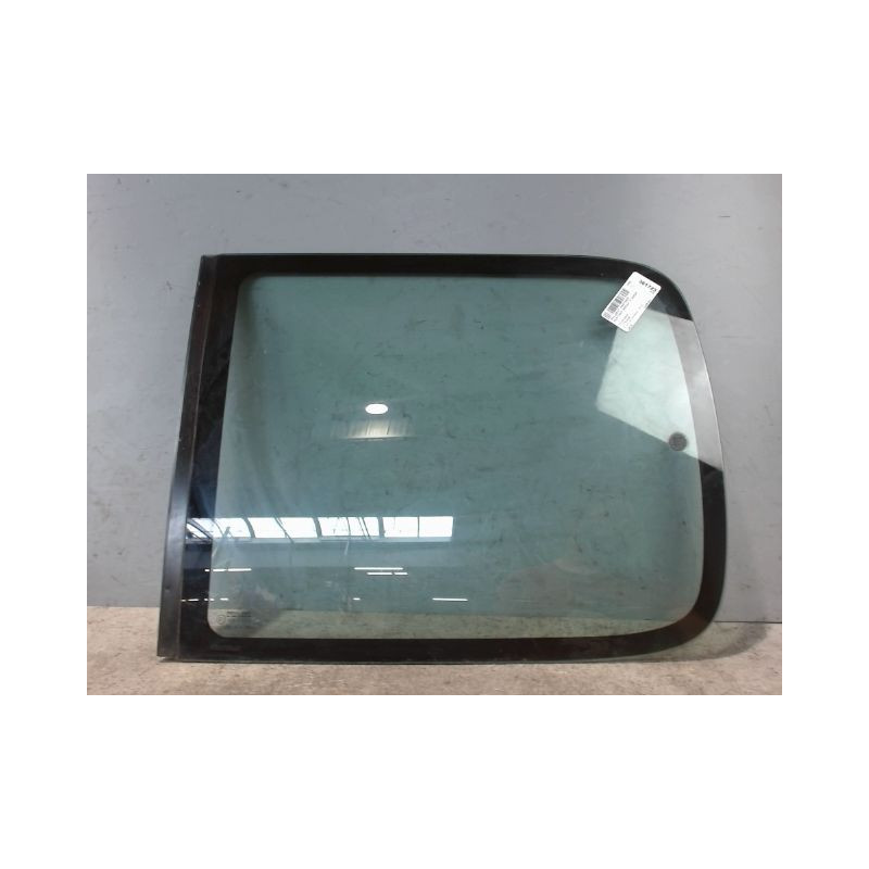 GLACE ARRIERE PANNEAU LATERAL GAUCHE PEUGEOT PARTNER BREAK 2002-