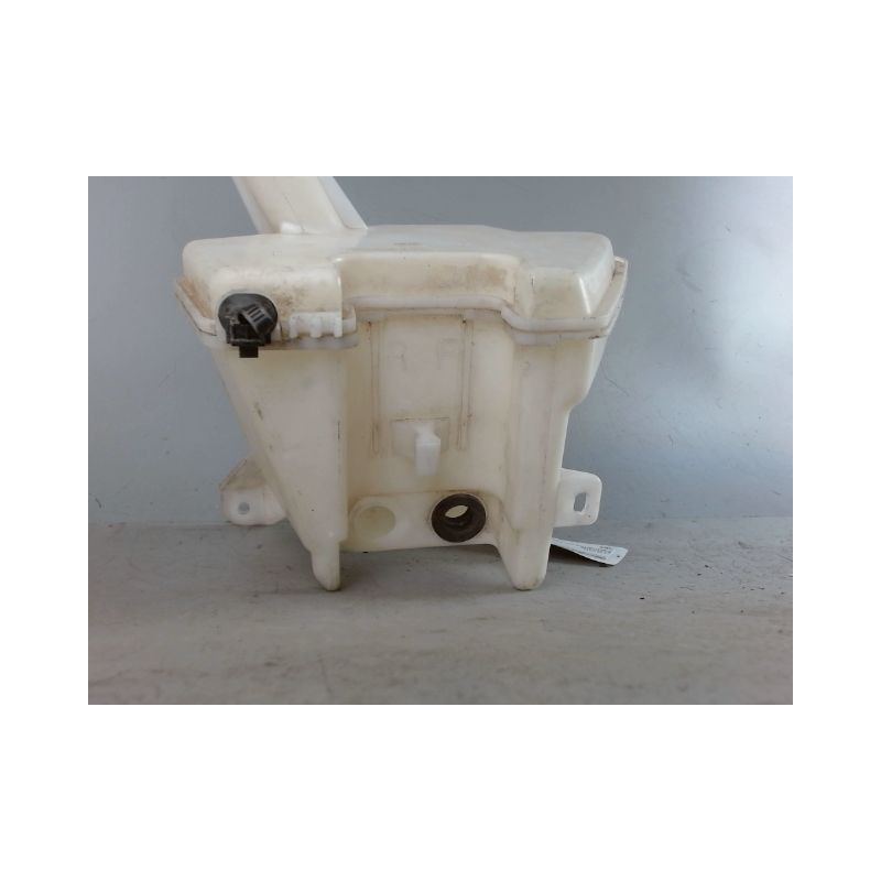 RESERVOIR LAVE-GLACE AVANT TOYOTA YARIS