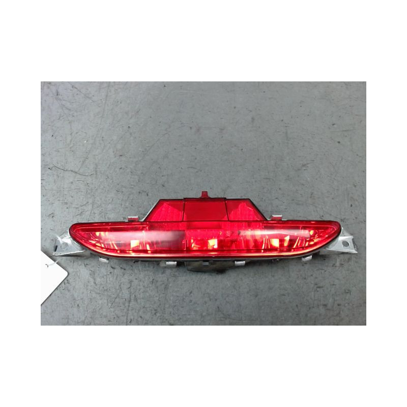 FEU BROUILLARD CENTRAL ARRIERE PEUGEOT 208