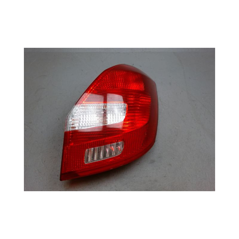 FEU ARRIERE DROIT SKODA FABIA 2007-