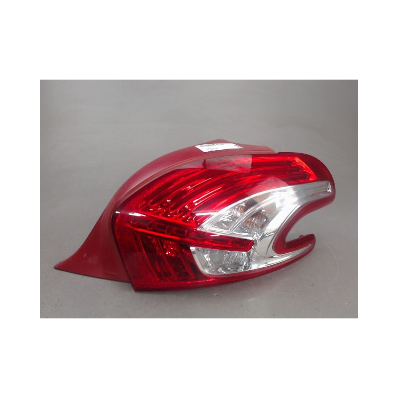 FEU ARRIERE DROIT PEUGEOT 208