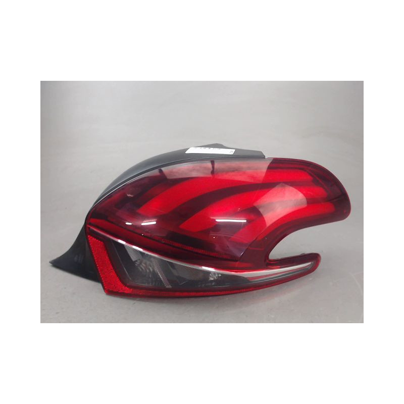 FEU ARRIERE DROIT PEUGEOT 208