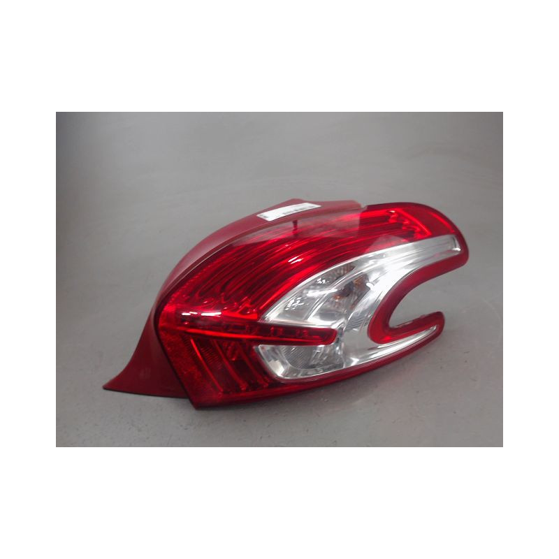 FEU ARRIERE DROIT PEUGEOT 208