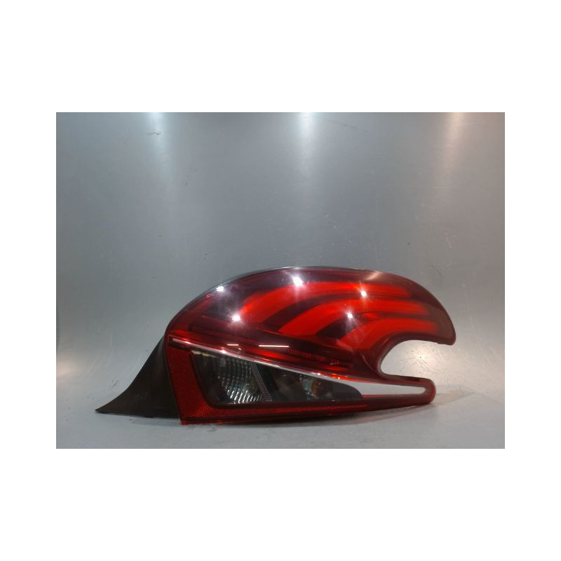 FEU ARRIERE DROIT PEUGEOT 208