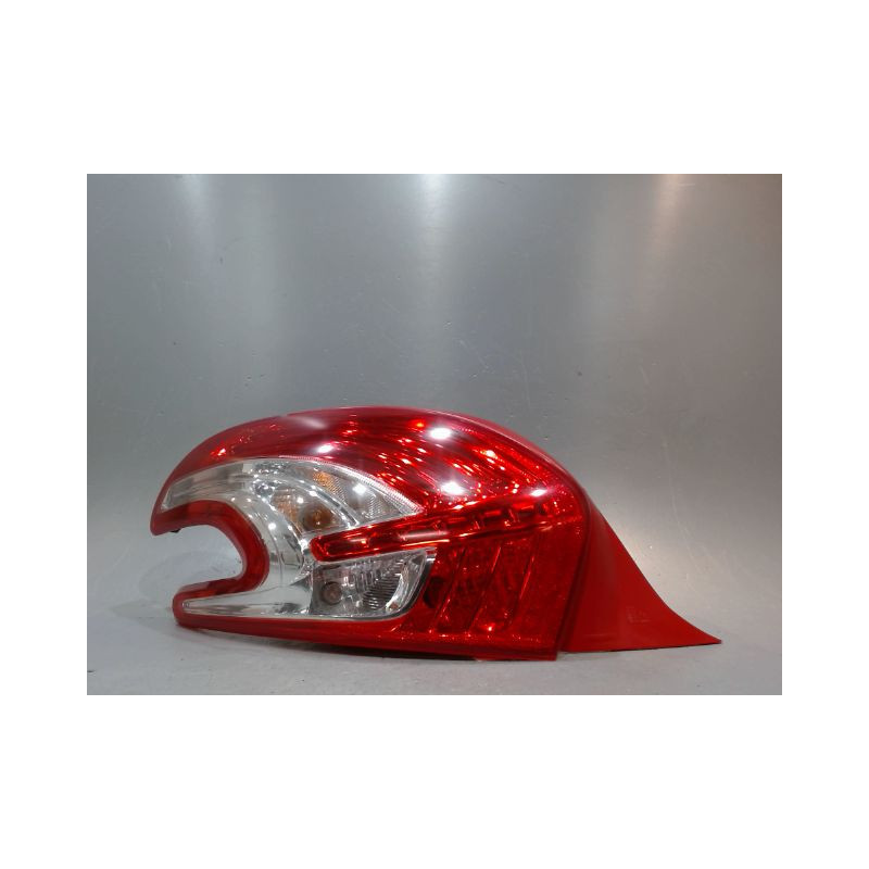 FEU ARRIERE GAUCHE  PEUGEOT 208
