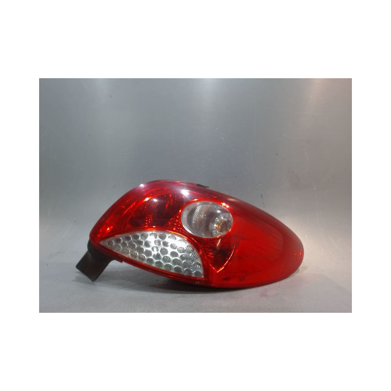 FEU ARRIERE DROIT PEUGEOT 206