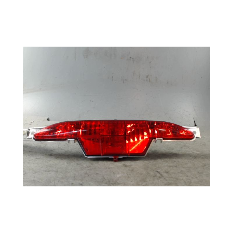 FEU BROUILLARD CENTRAL ARRIERE PEUGEOT 208